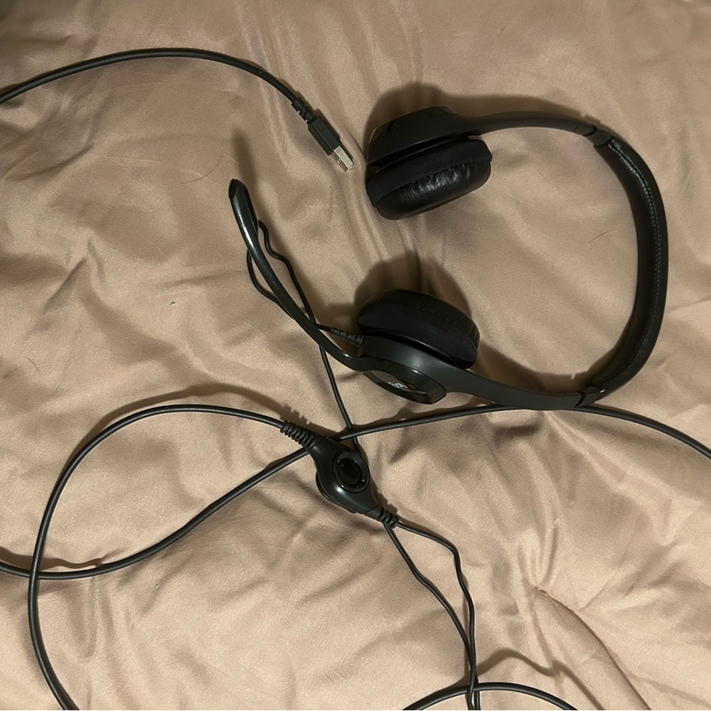 Logitech Headset - Picture 3 of 3